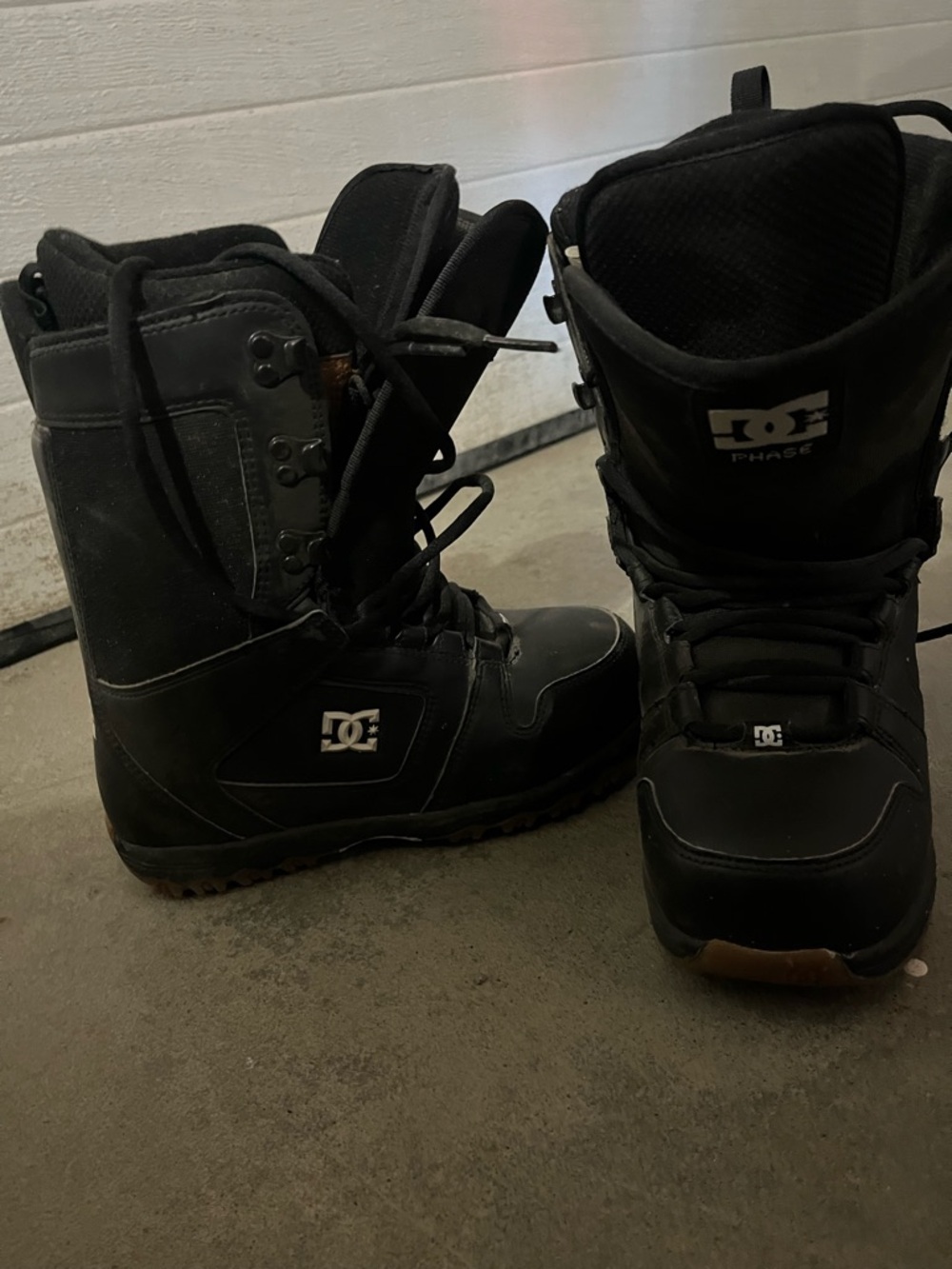 DC Black Snowboard Boots with Brown Soles - Picture 2 of 3